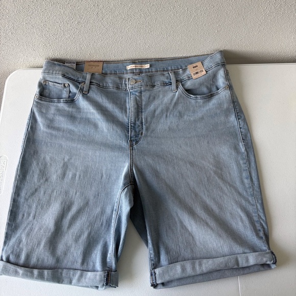 Levi Women Classic Bermuda Denim Shorts Size 22W NWT Beach Vacation Football - Picture 3 of 12
